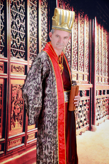Martin Parr: China, Beijing, Martin Parr in a Chinese Wedding Album, from the series Autoportrait 2009. © Martin Parr / Magnum Photos