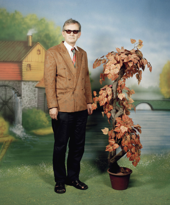 Martin Parr: Singapore, New Ming Chun Photo Studio, from the series Autoportrait, 2007. © Martin Parr / Magnum Photos