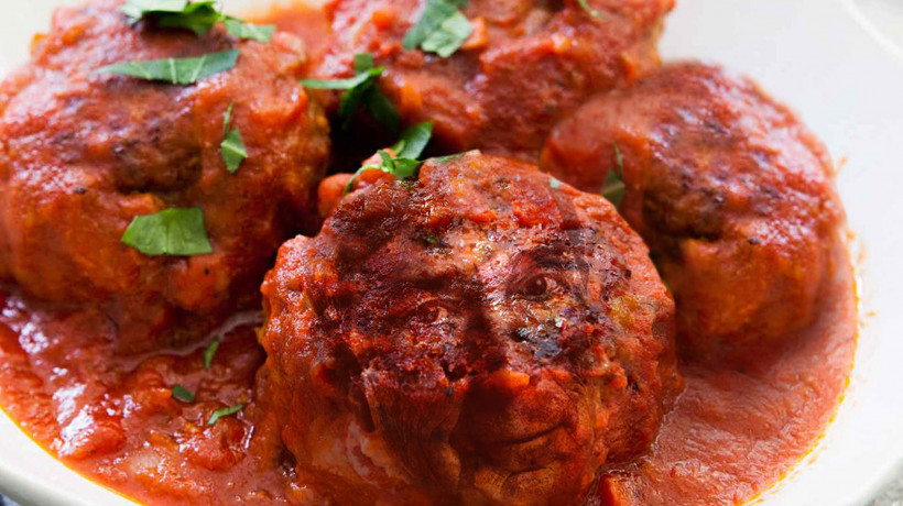 Figure 1. The photograph of a couple of meatballs, one of them with the superimposed face of Michael Bloomberg. https://twitter.com/Mike2020/status/1217254115132235776